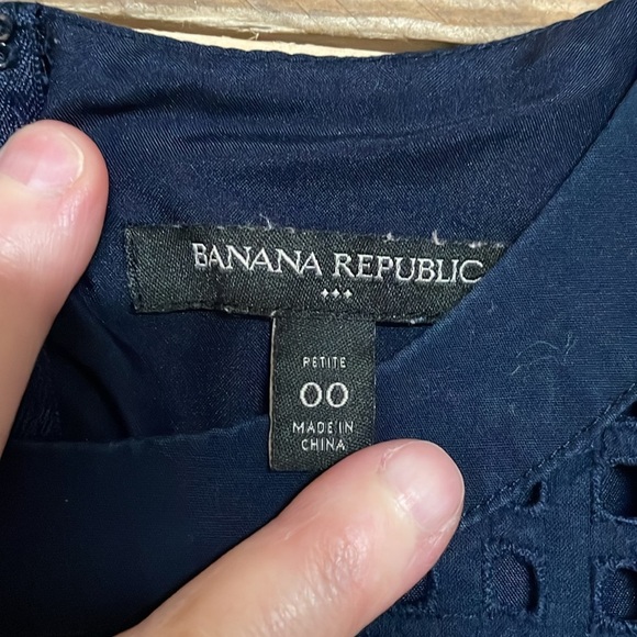 Banana Republic size 00 Petite Navy Blue Sleeveless Lightweight Crewneck Dress - Picture 2 of 8